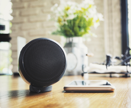 A Guide to Choosing and Setting Up Bookshelf Speakers For Small Spaces